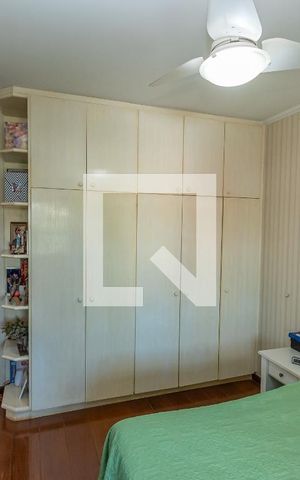 Casa à venda com 300m², 4 quartos e 4 vagas Casa à venda com 300m², 4 quartos e 4 vagasSuite 1