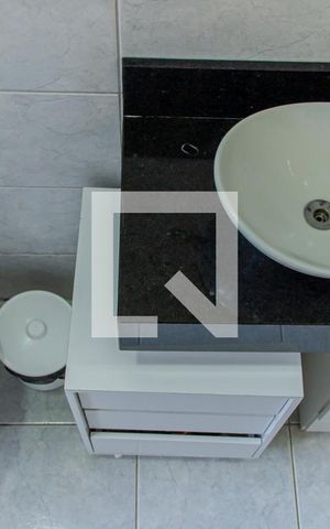 Casa de condomínio à venda com 129m², 3 quartos e 2 vagasBanheiro