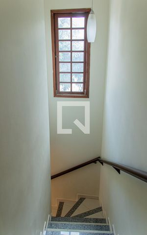 Casa de condomínio à venda com 129m², 3 quartos e 2 vagasEscada