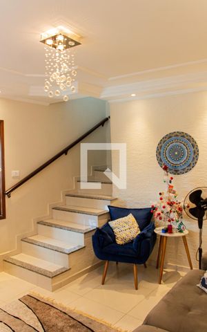 Casa de condomínio à venda com 129m², 3 quartos e 2 vagasSala