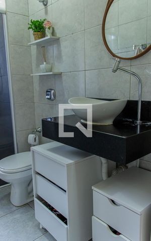 Casa de condomínio à venda com 129m², 3 quartos e 2 vagasBanheiro