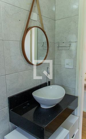 Casa de condomínio à venda com 129m², 3 quartos e 2 vagasBanheiro