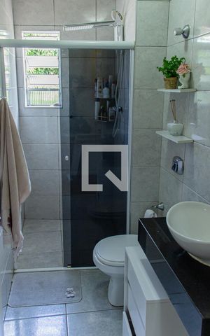 Casa de condomínio à venda com 129m², 3 quartos e 2 vagasBanheiro