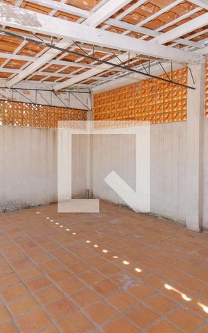 Casa à venda com 215m², 3 quartos e 3 vagas Casa à venda com 215m², 3 quartos e 3 vagasTerraço