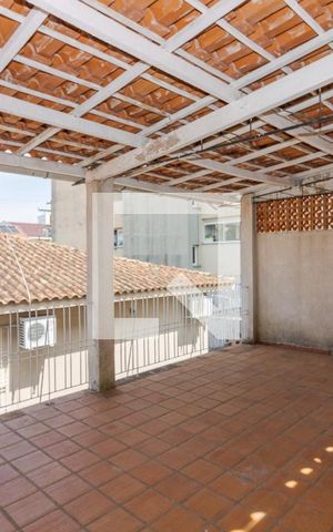 Casa à venda com 215m², 3 quartos e 3 vagas Casa à venda com 215m², 3 quartos e 3 vagasTerraço