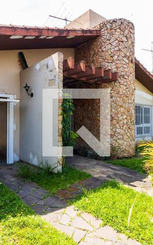 Casa à venda com 215m², 3 quartos e 3 vagas Casa à venda com 215m², 3 quartos e 3 vagasÁrea Externa