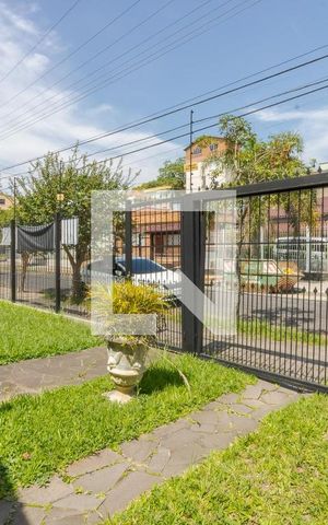 Casa à venda com 215m², 3 quartos e 3 vagas Casa à venda com 215m², 3 quartos e 3 vagasGaragem