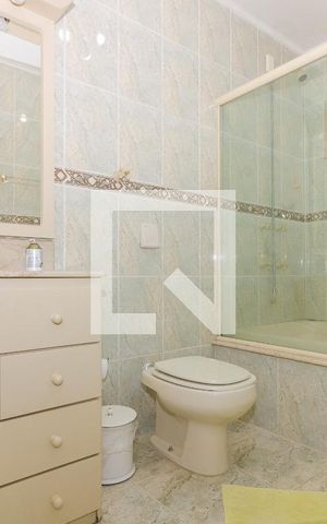 Casa à venda com 215m², 3 quartos e 3 vagas Casa à venda com 215m², 3 quartos e 3 vagasBanheiro Social