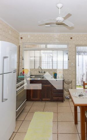 Casa à venda com 215m², 3 quartos e 3 vagas Casa à venda com 215m², 3 quartos e 3 vagasCozinha