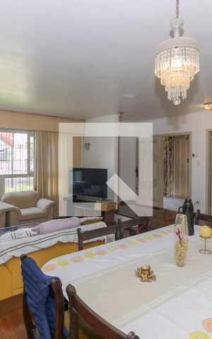 Casa à venda com 215m², 3 quartos e 3 vagas Casa à venda com 215m², 3 quartos e 3 vagasSala