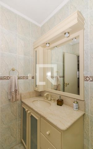 Casa à venda com 215m², 3 quartos e 3 vagas Casa à venda com 215m², 3 quartos e 3 vagasBanheiro Social