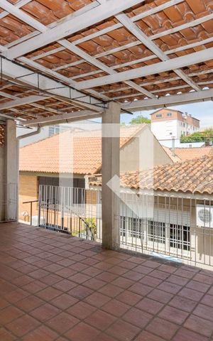 Casa à venda com 215m², 3 quartos e 3 vagas Casa à venda com 215m², 3 quartos e 3 vagasTerraço
