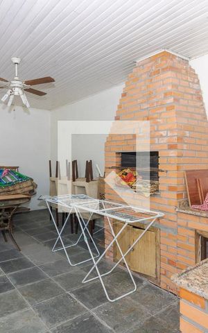 Casa à venda com 215m², 3 quartos e 3 vagas Casa à venda com 215m², 3 quartos e 3 vagasÁrea comum - Churrasqueira