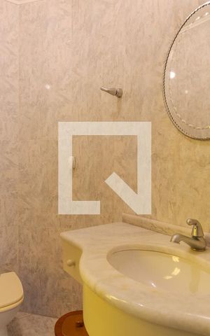 Casa à venda com 215m², 3 quartos e 3 vagas Casa à venda com 215m², 3 quartos e 3 vagasSala - Lavabo