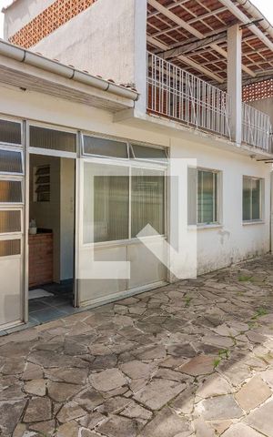 Casa à venda com 215m², 3 quartos e 3 vagas Casa à venda com 215m², 3 quartos e 3 vagasGaragem