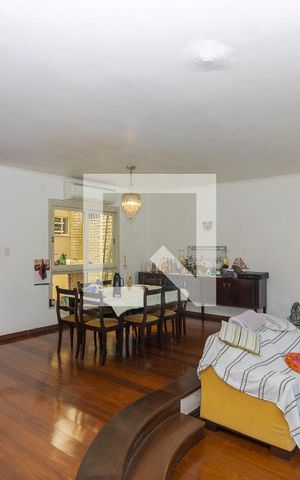 Casa à venda com 215m², 3 quartos e 3 vagas Casa à venda com 215m², 3 quartos e 3 vagasSala