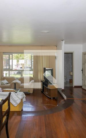 Casa à venda com 215m², 3 quartos e 3 vagas Casa à venda com 215m², 3 quartos e 3 vagasSala