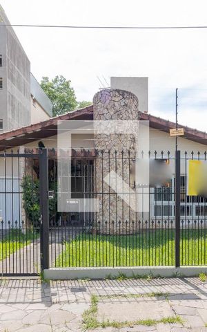 Casa à venda com 215m², 3 quartos e 3 vagas Casa à venda com 215m², 3 quartos e 3 vagasFachada