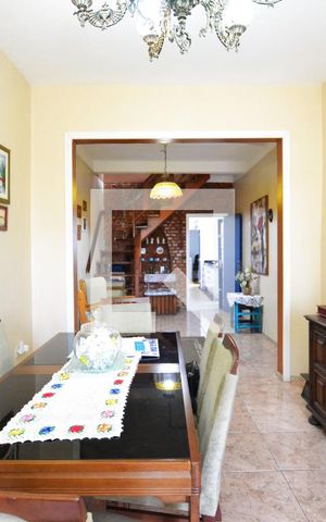 Casa à venda com 200m², 5 quartos e 2 vagasSala Dois Ambientes