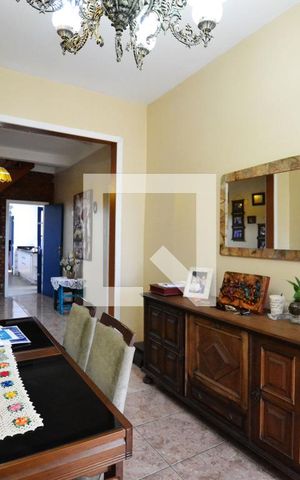 Casa à venda com 200m², 5 quartos e 2 vagasSala Dois Ambientes