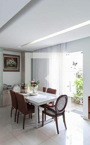 Casa à venda com 523m², 5 quartos e 3 vagas