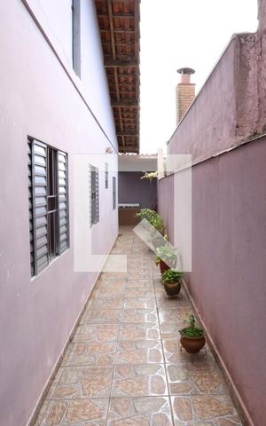 Casa à venda com 160m², 4 quartos e 8 vagasCorredor Lateral