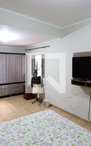 Casa à venda com 160m², 4 quartos e 8 vagasSuíte