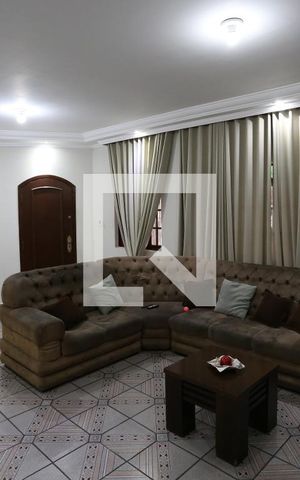 Casa à venda com 160m², 4 quartos e 8 vagasSala