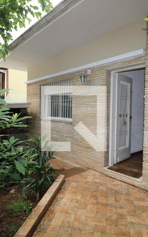 Casa para alugar com 160m², 4 quartos e 2 vagasEntrada 