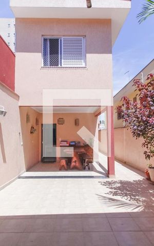 Casa à venda com 230m², 3 quartos e 2 vagas Casa à venda com 230m², 3 quartos e 2 vagasÁrea de Serviço