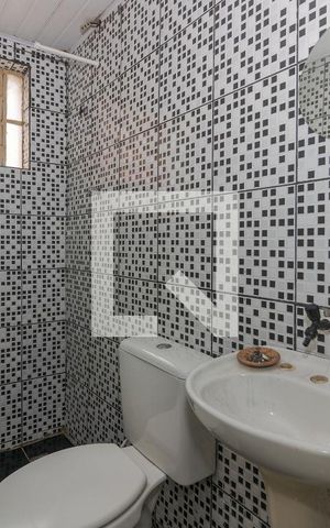 Apartamento à venda com 46m², 2 quartos e 1 vaga Apartamento à venda com 46m², 2 quartos e 1 vagaBanheiro