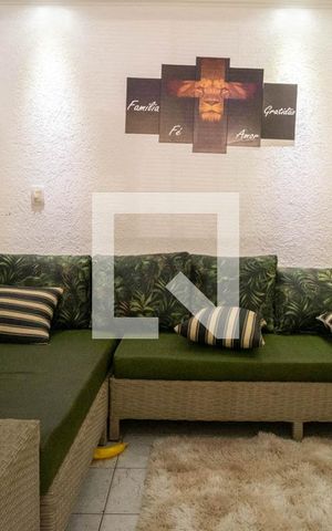Casa à venda com 100m², 4 quartos e 2 vagas Casa à venda com 100m², 4 quartos e 2 vagasSala