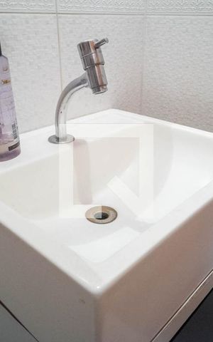 Casa à venda com 100m², 4 quartos e 2 vagas Casa à venda com 100m², 4 quartos e 2 vagasLavabo