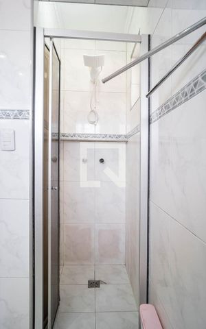 Casa à venda com 100m², 4 quartos e 2 vagas Casa à venda com 100m², 4 quartos e 2 vagasBanheiro Social