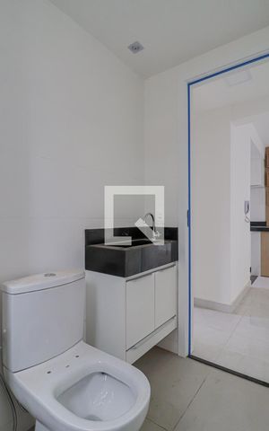 Apartamento para alugar com 55m², 2 quartos e 2 vagasBanheiro do Corredor