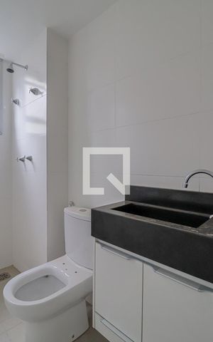 Apartamento para alugar com 55m², 2 quartos e 2 vagasBanheiro do Corredor