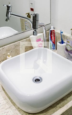 Apartamento à venda com 56m², 2 quartos e 1 vaga Apartamento à venda com 56m², 2 quartos e 1 vagaBanheiro Pia