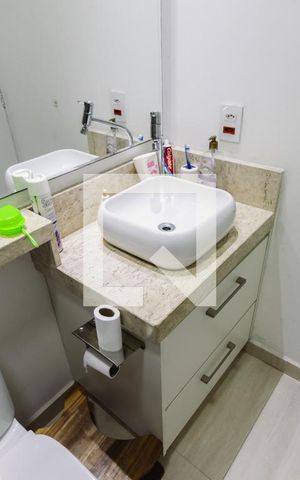 Apartamento à venda com 56m², 2 quartos e 1 vaga Apartamento à venda com 56m², 2 quartos e 1 vagaBanheiro