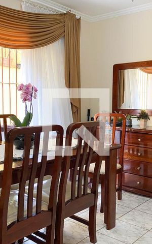Casa à venda com 150m², 3 quartos e 2 vagas Casa à venda com 150m², 3 quartos e 2 vagasSala de jantar