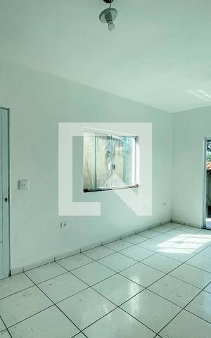 Casa à venda com 130m², 3 quartos e 3 vagas Casa à venda com 130m², 3 quartos e 3 vagasSala