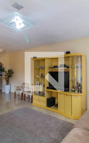 Casa à venda com 190m², 3 quartos e 4 vagas Casa à venda com 190m², 3 quartos e 4 vagasSala