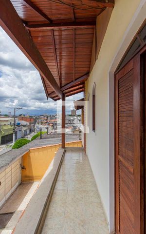 Casa à venda com 190m², 3 quartos e 4 vagas Casa à venda com 190m², 3 quartos e 4 vagasQuarto 3 Varanda