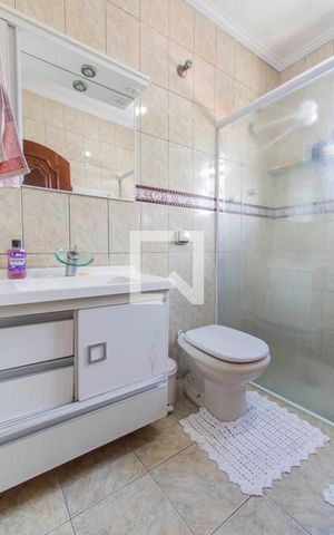 Casa à venda com 190m², 3 quartos e 4 vagas Casa à venda com 190m², 3 quartos e 4 vagasBanheiro 2