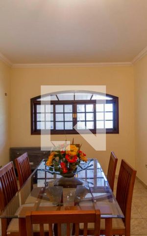 Casa à venda com 190m², 3 quartos e 4 vagas Casa à venda com 190m², 3 quartos e 4 vagasSala de Estar