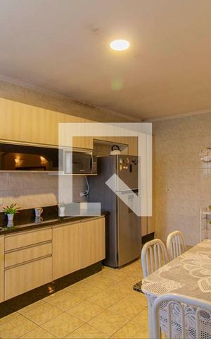 Casa à venda com 190m², 3 quartos e 4 vagas Casa à venda com 190m², 3 quartos e 4 vagasCozinha