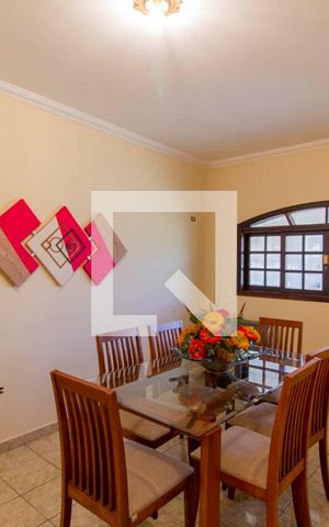 Casa à venda com 190m², 3 quartos e 4 vagas Casa à venda com 190m², 3 quartos e 4 vagasSala de Estar