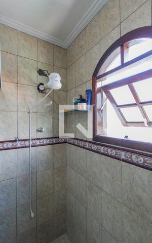Casa à venda com 190m², 3 quartos e 4 vagas Casa à venda com 190m², 3 quartos e 4 vagasBanheiro 2