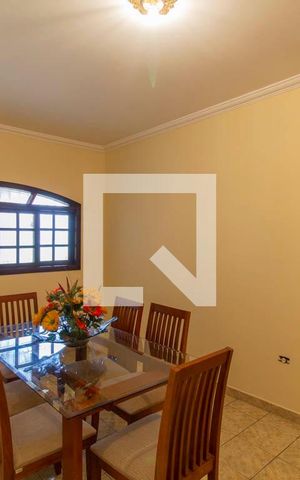 Casa à venda com 190m², 3 quartos e 4 vagas Casa à venda com 190m², 3 quartos e 4 vagasSala de Estar