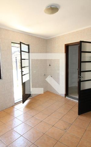 Casa para alugar com 60m², 2 quartos e sem vagaÁrea de Serviço