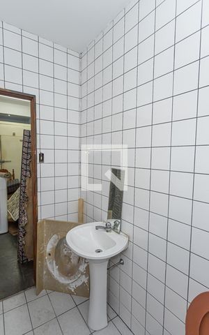 Casa para alugar com 600m², 4 quartos e 15 vagas Casa para alugar com 600m², 4 quartos e 15 vagasBanheiro garagem